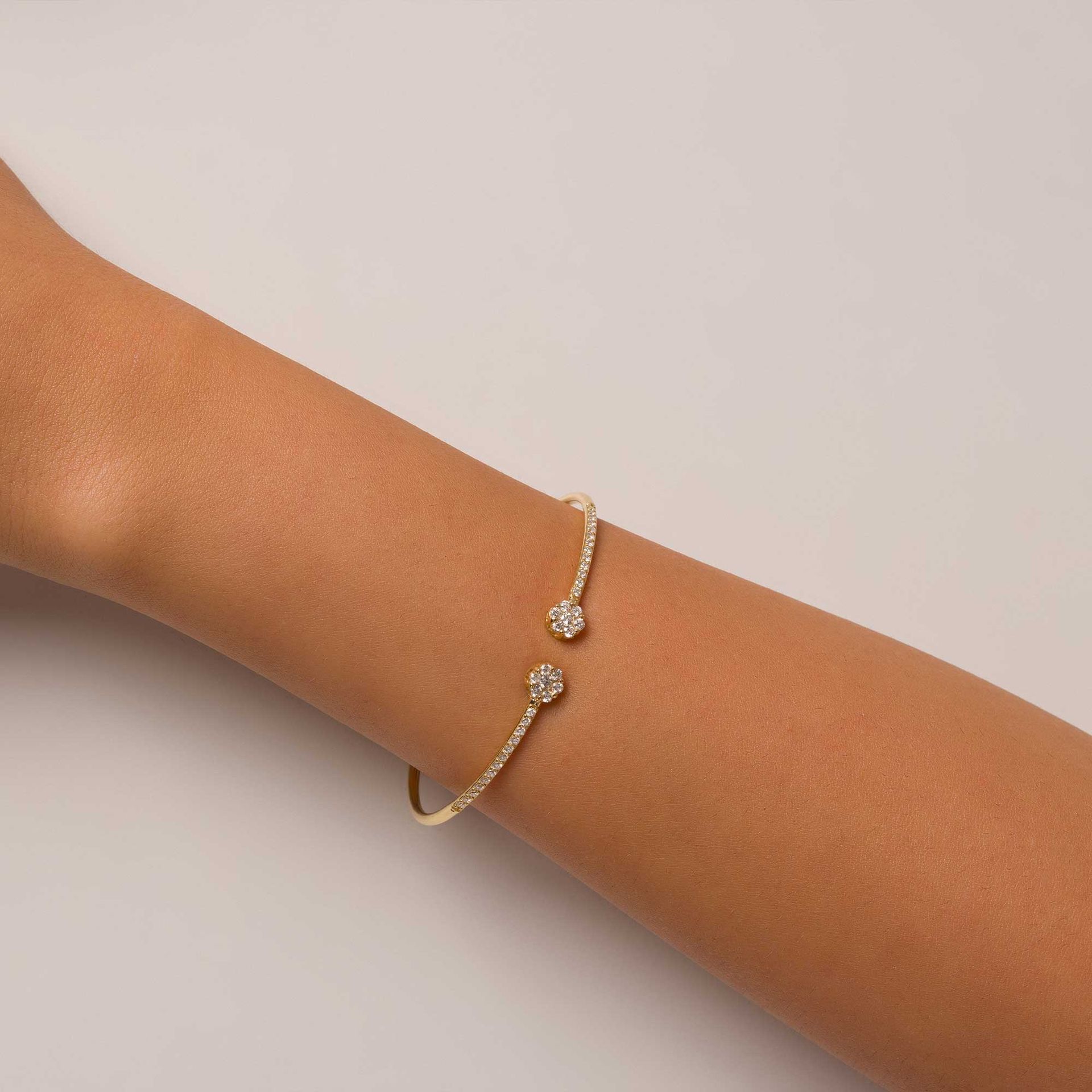 [VSSJ2250YG] Twin Round Diamond Open Bangle