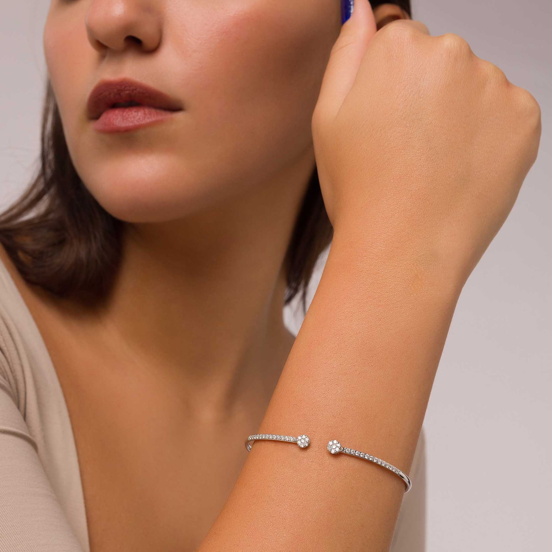 [VSSJ2234WG] Small Twin Round Diamond Open Bangle